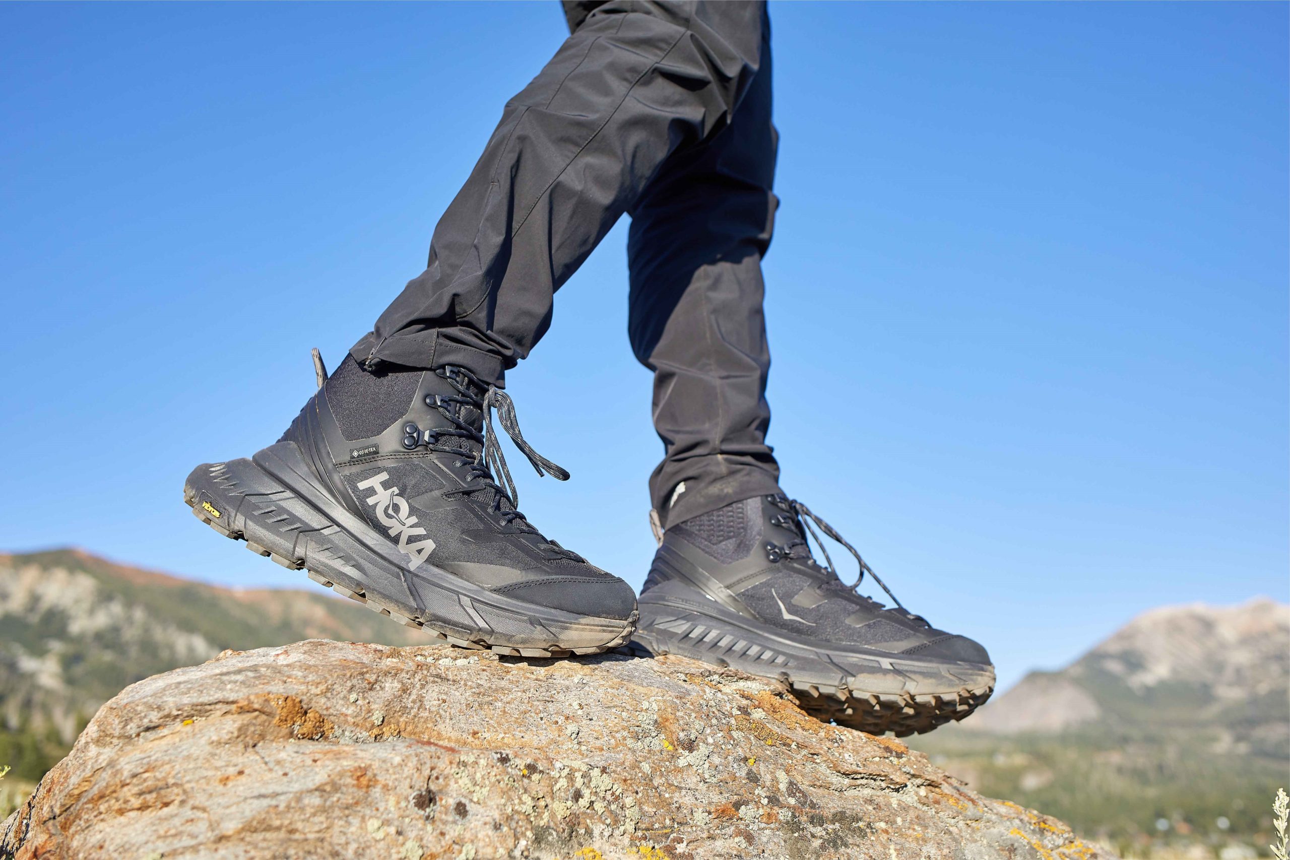 ホカ オネオネ 登山靴 TENNINE HIKE GORE-TEX（ホカ オネオネ」から透 
