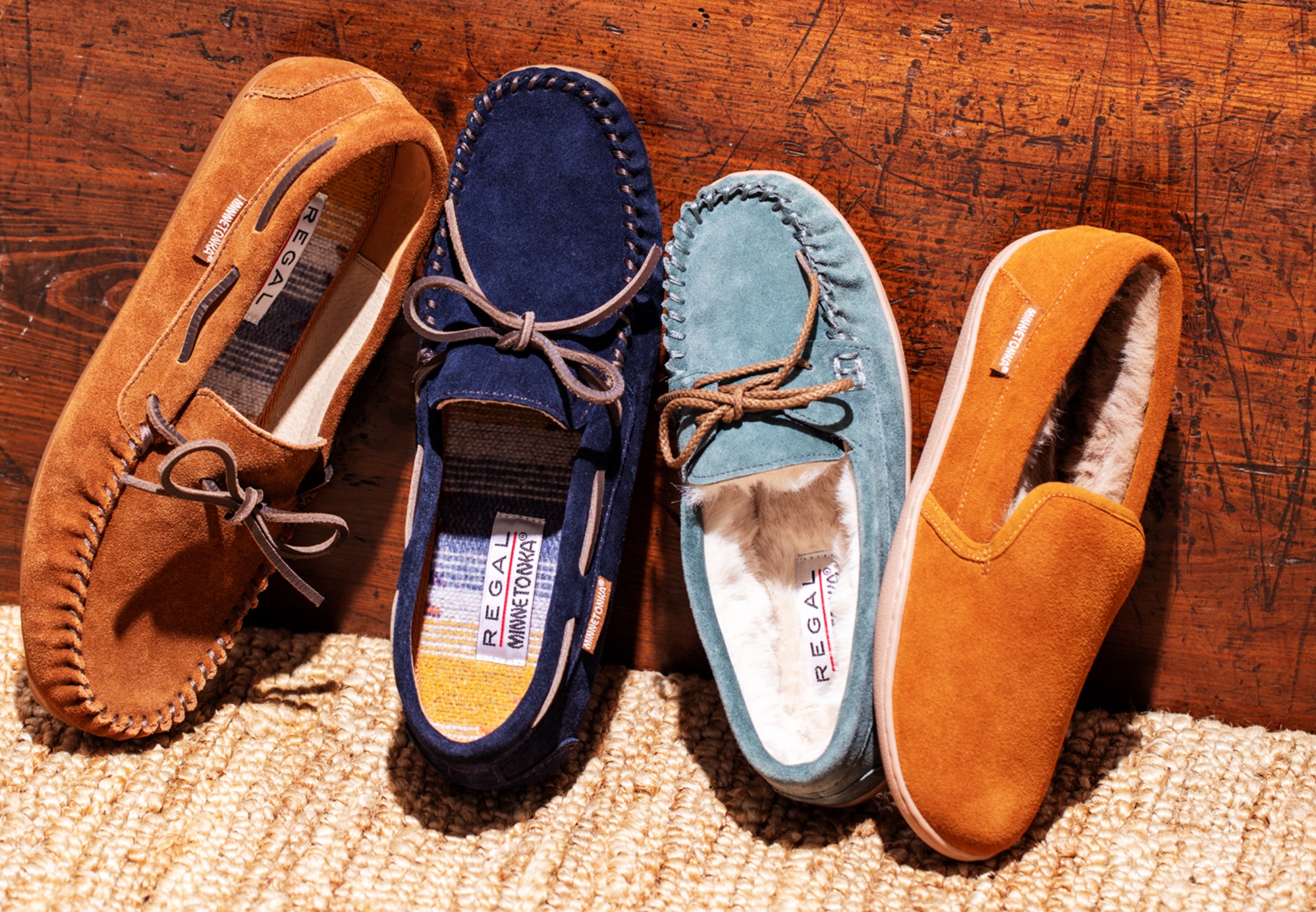 リーガル」が「ミネトンカ」とのコラボレーションによるメンズ  