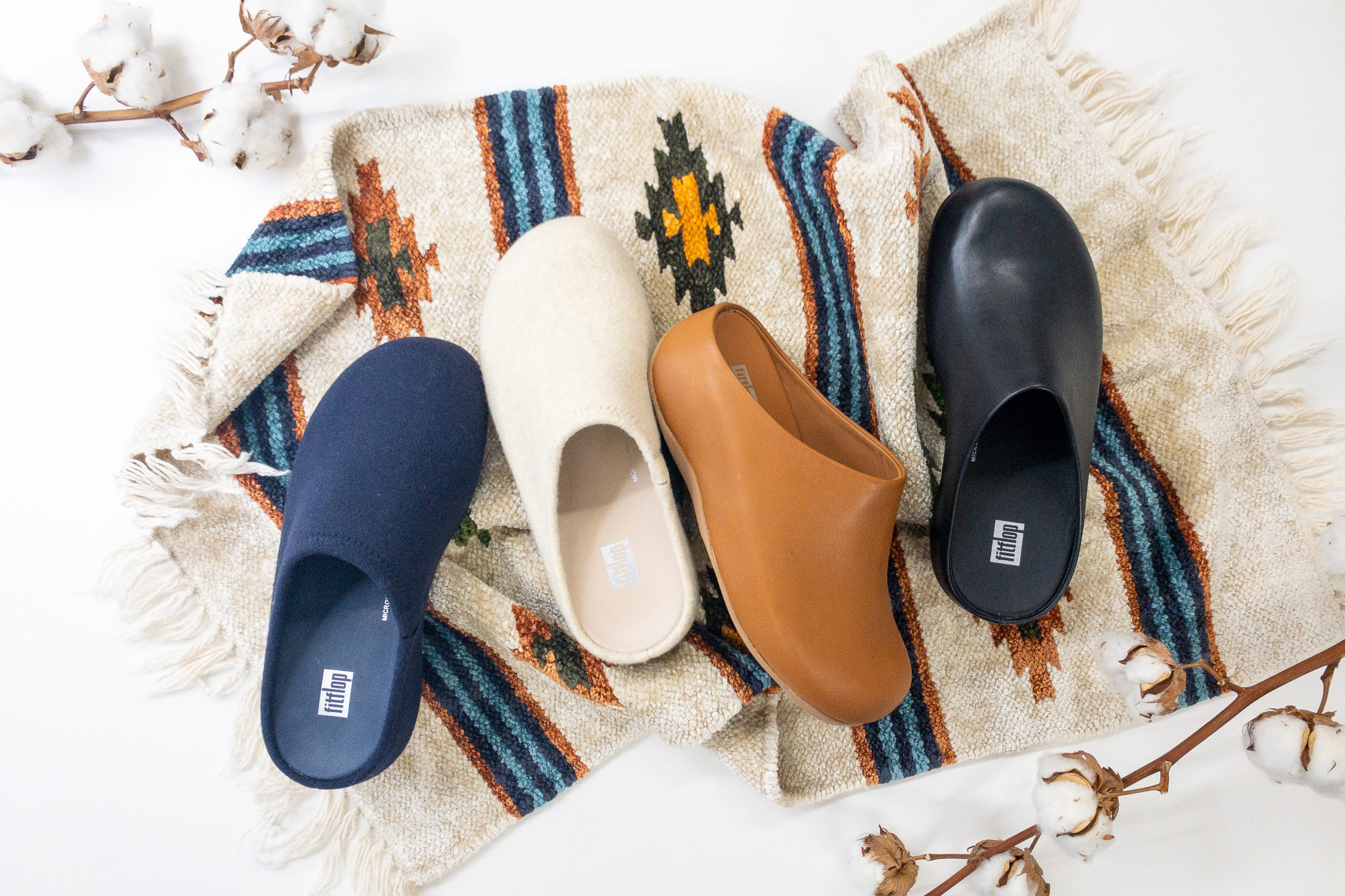 美品✨ フィットフロップ 24.0 US6 トングサンダル スタッズ 黒 フィットフロップ fitflop トング ラメ フィットフロップ トングサンダル