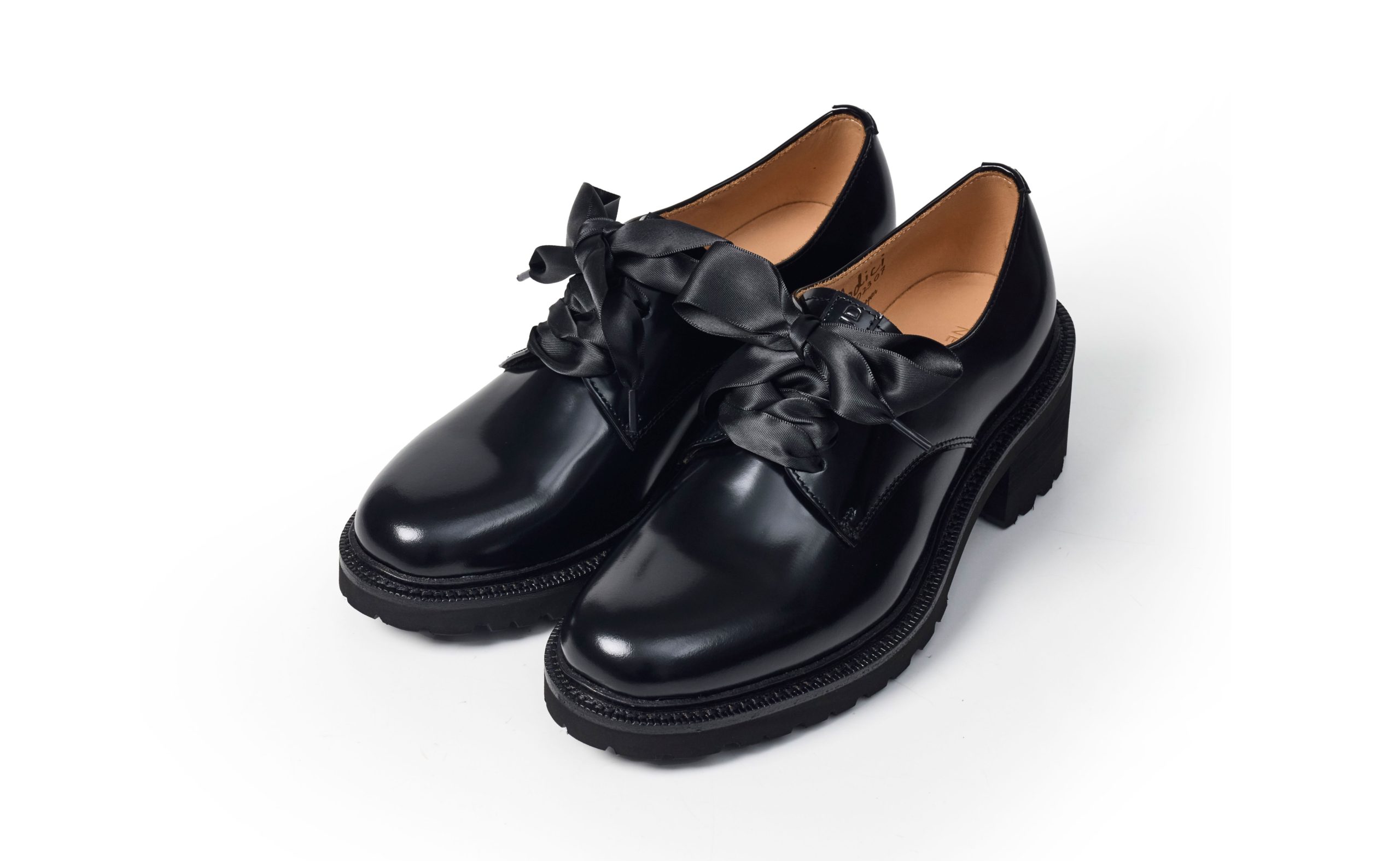 岩田剛典氏がクリエイティブディレクターを務める「NERD MIND（ナード  マインド）」からブランド初のレディスの限定モデル「dodici（ドーディチ）」を発売 | シューズポストオンライン｜シューズ専門の総合情報サイト