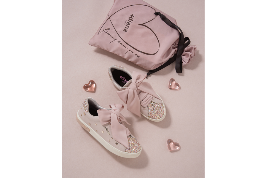 プラスダイアナ」からバレンタイン数量限定モデルが登場――サテンリボン  