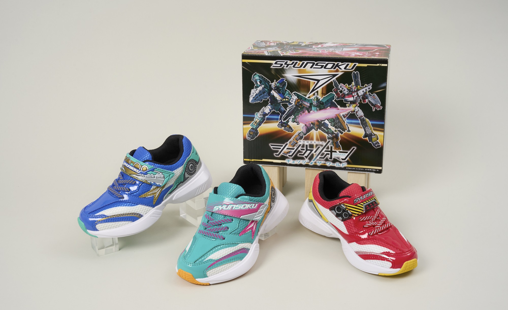 新品 SHUNSOKU ×シンカリオン コラボ スニーカー 18㎝ 瞬足」が4月から放送開始の話題のTVアニメ『シンカリオン チェンジ ザ ワールド』と コラボ | シューズポストオンライン｜シューズ専門の総合情報サイト