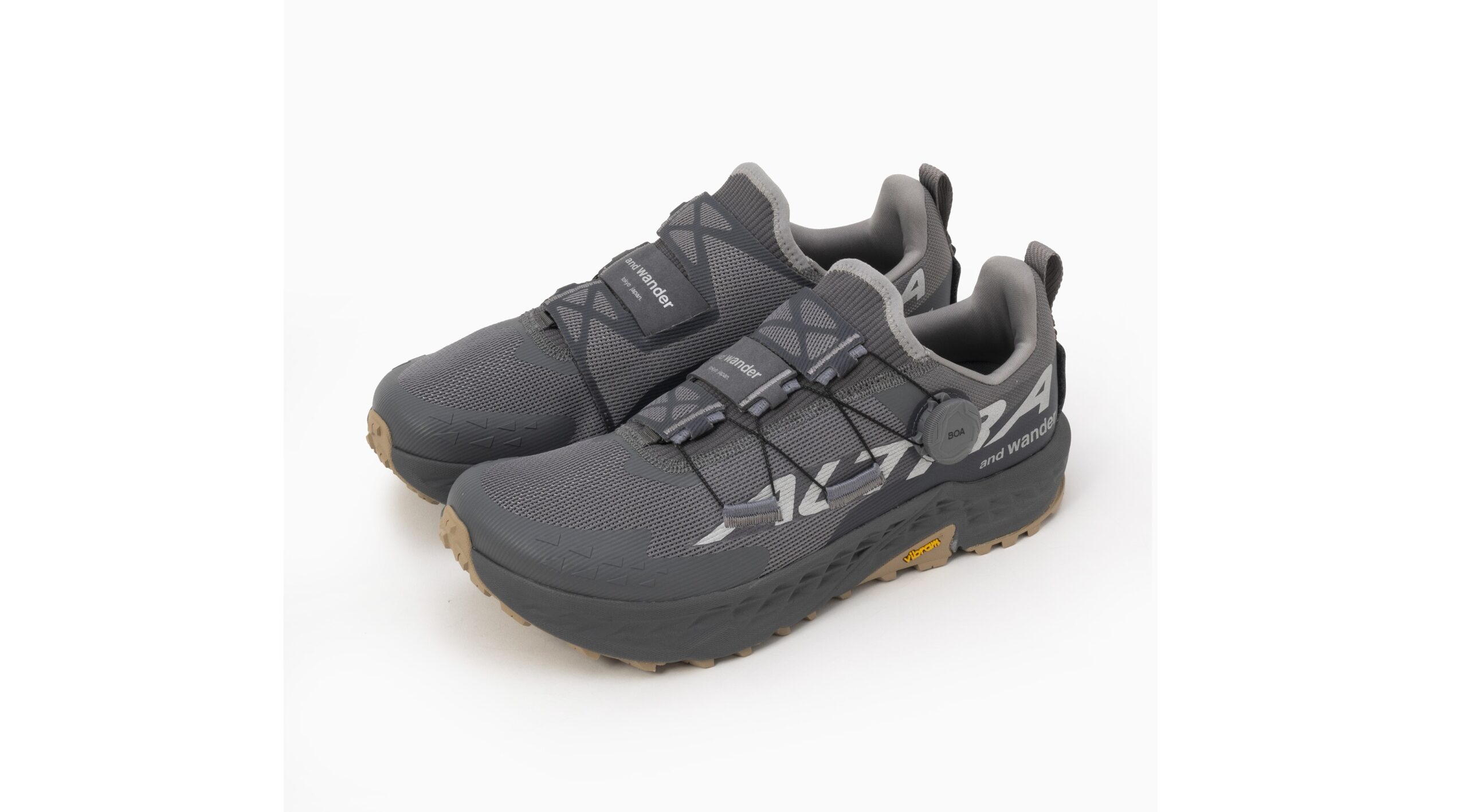 Altra（アルトラ）」 × 「and wander（アンドワンダー）」の 